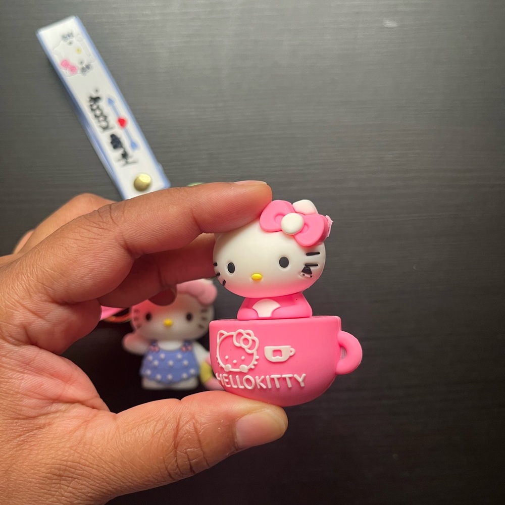 Hello Kitty Keychain Set - Picture 3 of 3